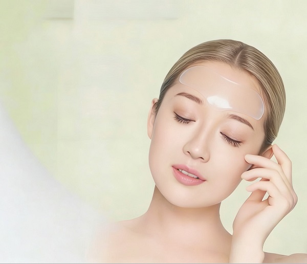 A CMALLBIO szilikon ránctalanító tapaszok valós tesztelése: „Ráncradír”?